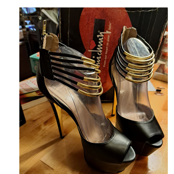 Luichiny Gorgeous and sassy size 8 with 7 inch stilletos - Picture 2 of 10